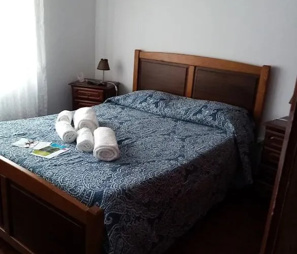 Dona Julia * 산타 크루즈 다스 플로레스