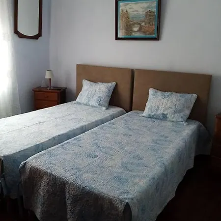 Dona Julia סנטה קרוז דאס פלורס