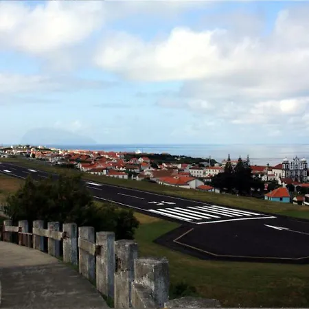 Dona Julia Санта-Круш-даш-Флориш