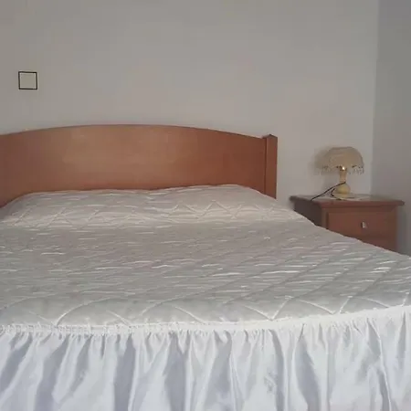 Dona Julia Санта-Круш-даш-Флориш